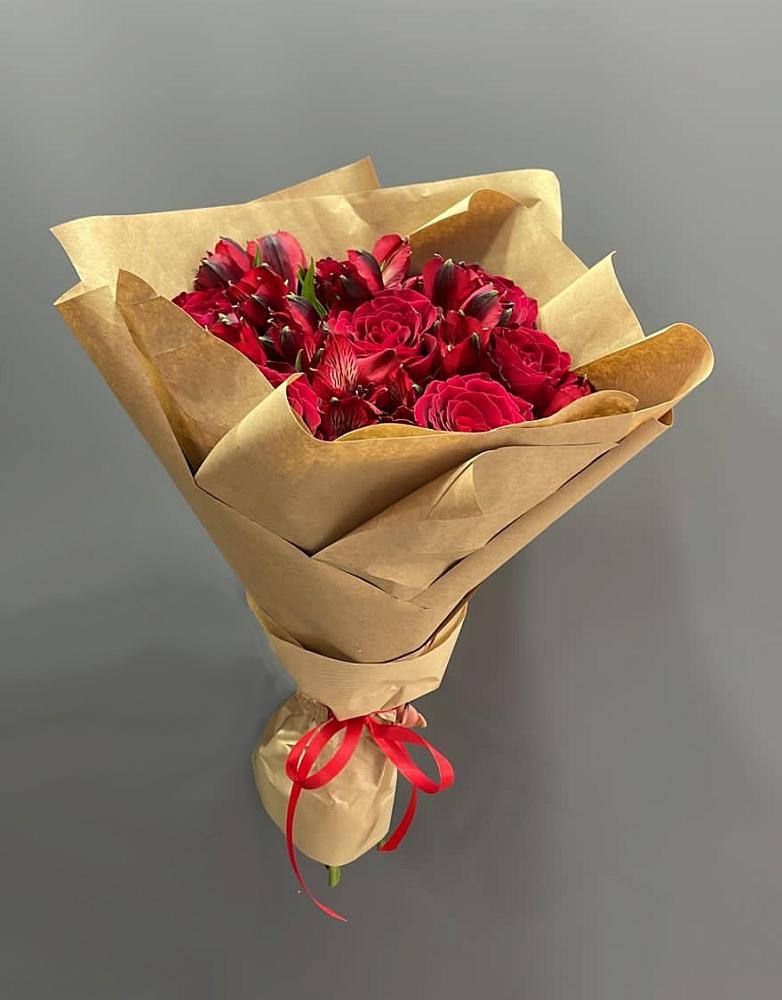 Букет цветов из: Альстромерии и Розы в Новый