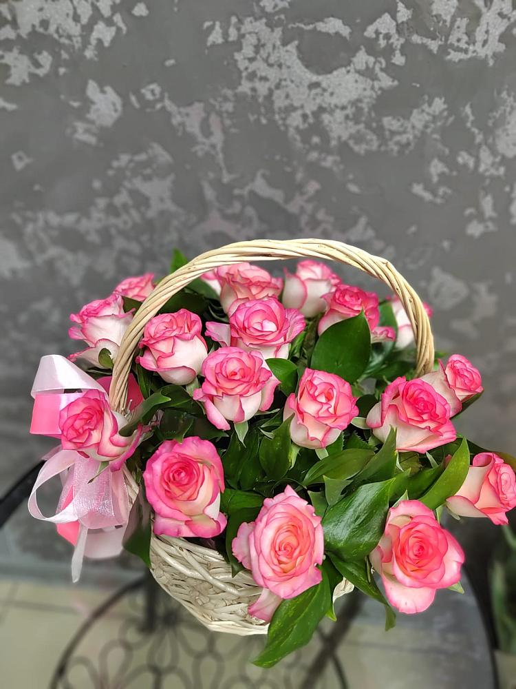 Цветочная композиция из Розы в корзине в Новый