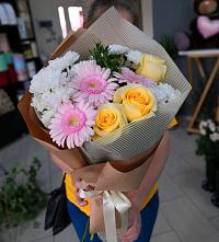 Букет цветов из:  Герберы, Розы и Хризантемы в Новый