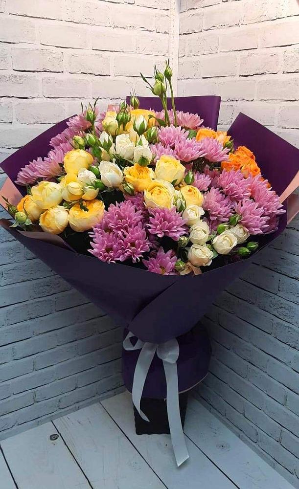 Букет цветов из: Хризантемы и Розы в Новый