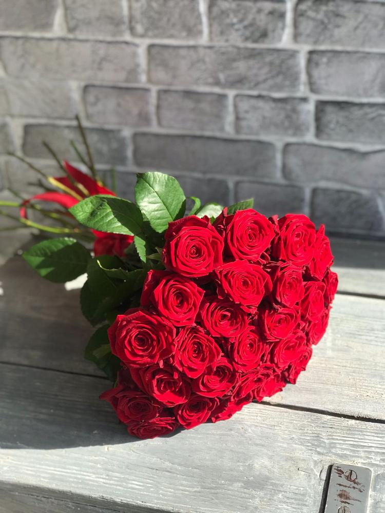 Букет Красные розы Фридом в Новый