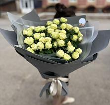 Букет Белые кустовые розы Солинеро в Новый