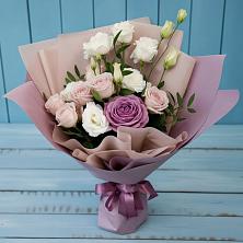 Букет цветов из:  Розы и Лизиантусы в Новый