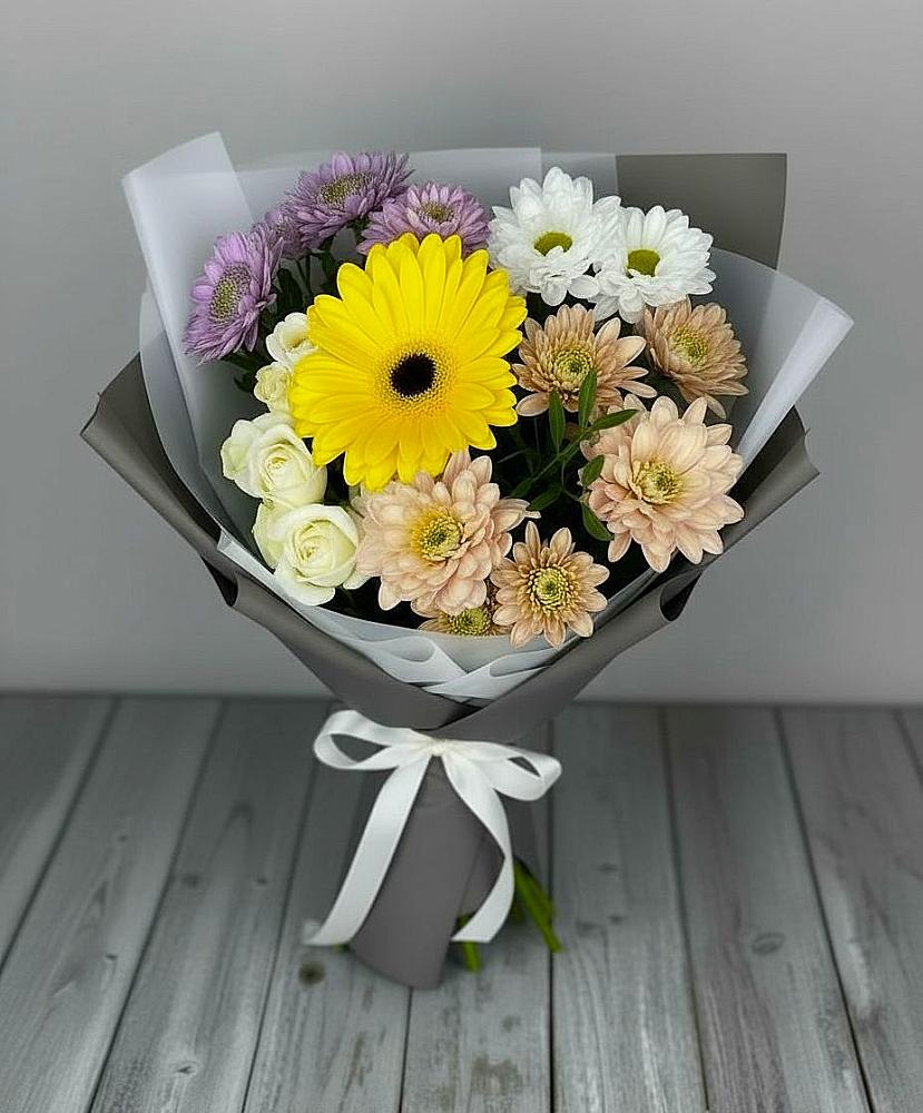 Букет цветов из: Розы, Герберы и Хризантемы в Новый