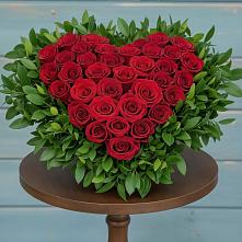 Цветочная композиция из Розы в виде сердца в Новый