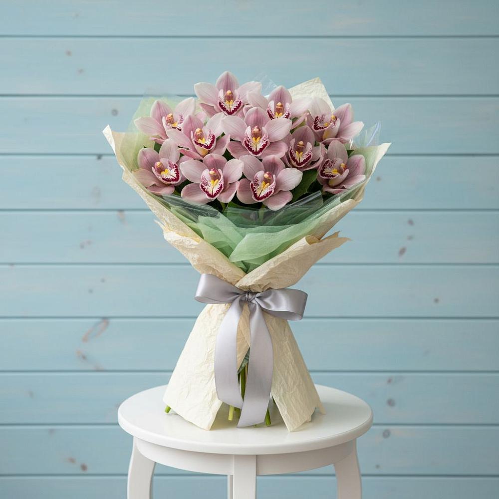 Букет цветов из: Орхидеи и Розы в Новый