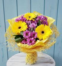Букет цветов из:  Хризантемы и Герберы в Новый