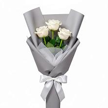 Букет 3 белые розы в Новый