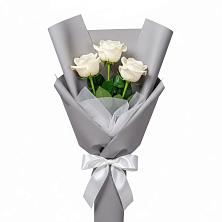 Букет 3 белые розы в Новый