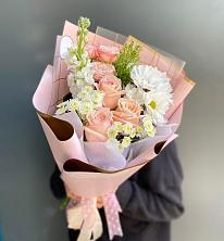 Букет цветов из:  Хризантемы и Розы в Новый