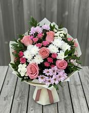 Букет цветов из:  Альстромерии, Гвоздики, Розы и Хризантемы в Новый