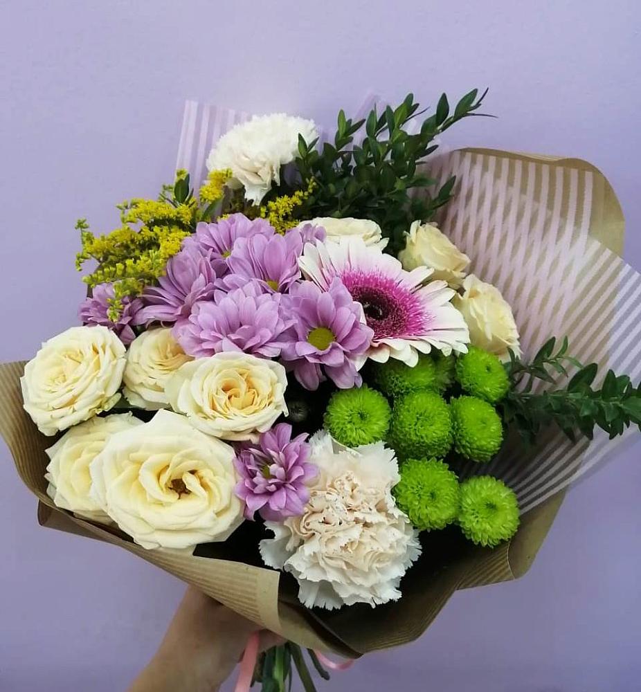 Букет цветов из: Хризантемы, Розы, Гвоздики и Герберы в Новый