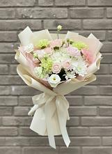 Букет цветов из:  Гвоздики, Розы, Лизиантусы и Хризантемы в Новый