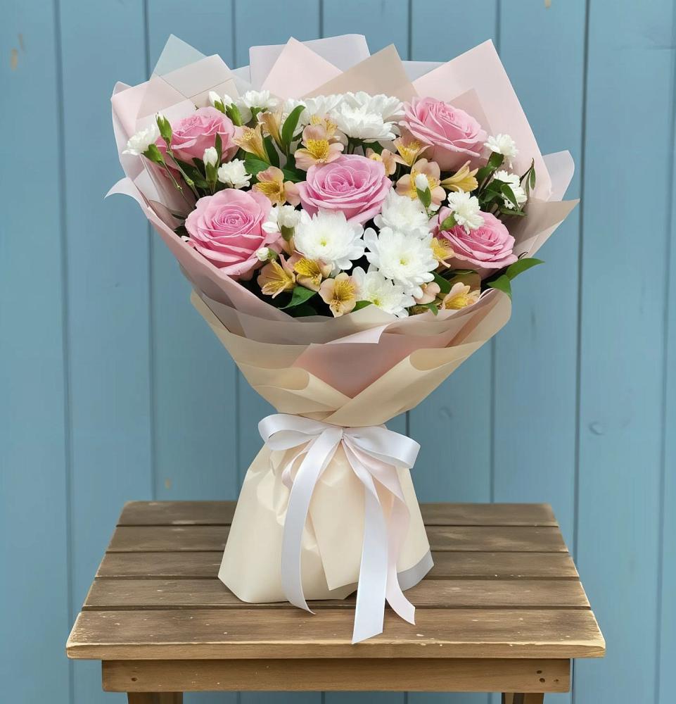 Букет цветов из: Гвоздики, Орхидеи и Розы в Новый